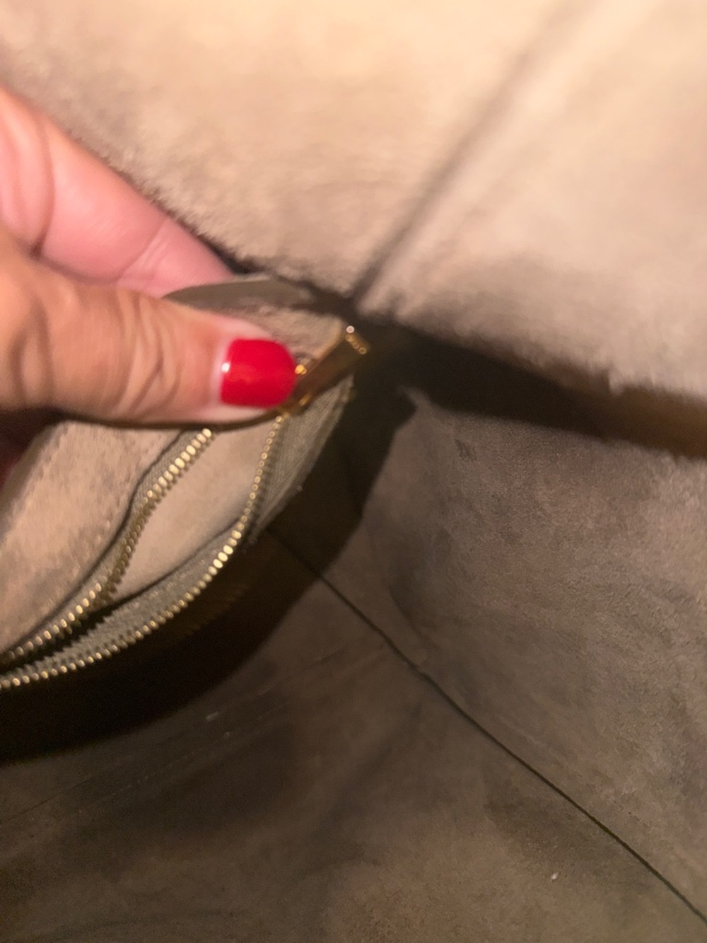 Authentic Celine Seau Taupe/Brown Pebbled Leather Tote w/Wide Strap suede int. - Picture 8 of 17